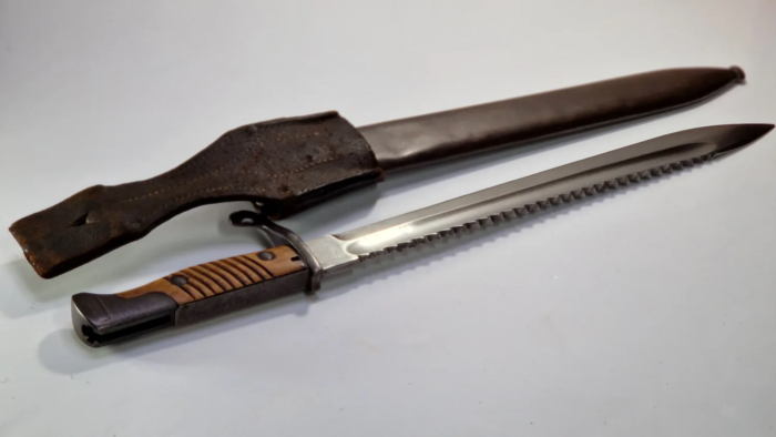 WW1 German 98/05 Bayonet (Sawback) - Image 4