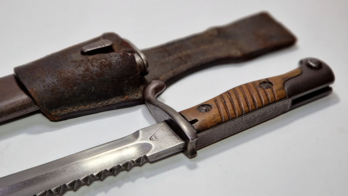 WW1 German 98/05 Bayonet (Sawback) - Image 11