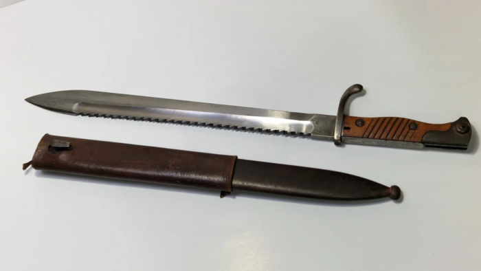 WW1 German 98/05 Butcher Bayonet (Sawback) - Image 3