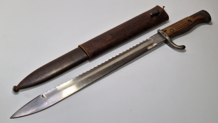 WW1 German 98/05 Butcher Bayonet (Sawback) - Image 13