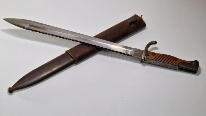 WW1 German 98/05 Butcher Bayonet (Sawback) - Image 12