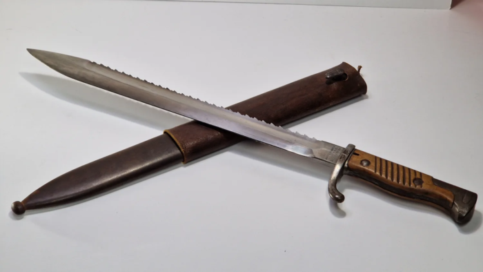 WW1 German 98/05 Butcher Bayonet (Sawback) - Image 11