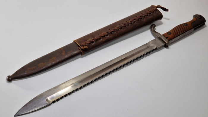 WW1 German 98/05 Butcher Bayonet (Sawback) - Image 10