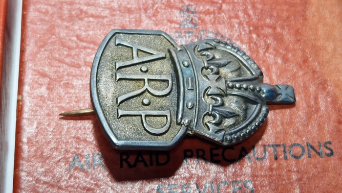 WW2 ARP Silver Lapel Badge - Image 6