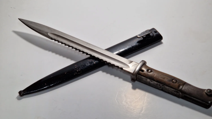 WW1 German 84/98 Bayonet (Sawback) - Image 8