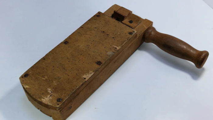 WW2 A.R.P Gas Rattle - Image 2