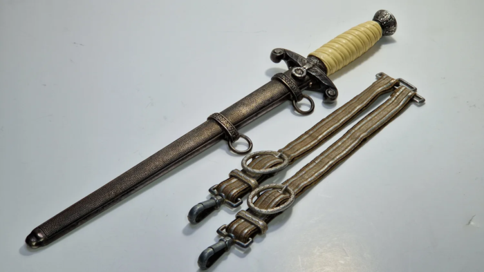 WW2 German Army Officers Dress Dagger (Mint Blade) - Image 3