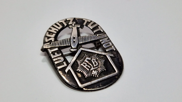 WW2 German RLB Luftschutz Tut Not (tinnie) - Image 3