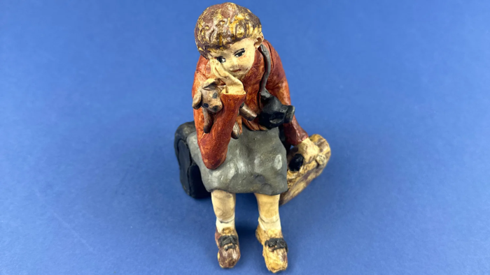WW2 Evacuee Girl Figurine - Image 2