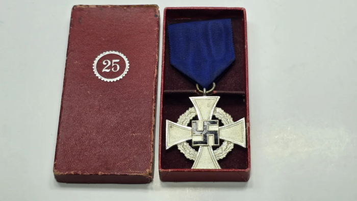 WW2 German Faithful Service Medal (25 years) - Image 2