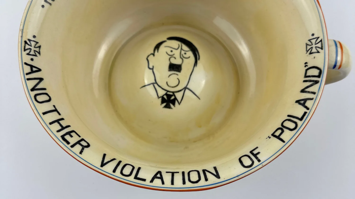 Crown Devon “No.1 Jerry” Musical Hitler Chamber Pot - Image 8