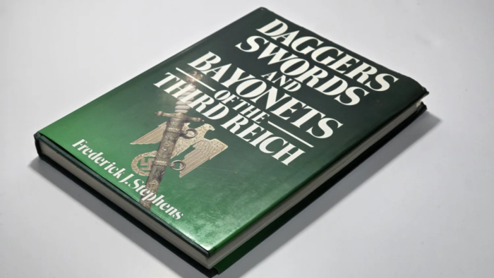 Daggers Swords & Bayonets Of The Third Reich