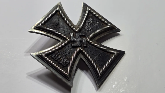 WW2 German Iron Cross 1st Class ( maker marked) - Image 10