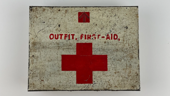 Red Cross Outfit First Aid Tin - Image 2
