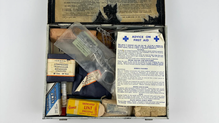 Red Cross Outfit First Aid Tin - Image 5