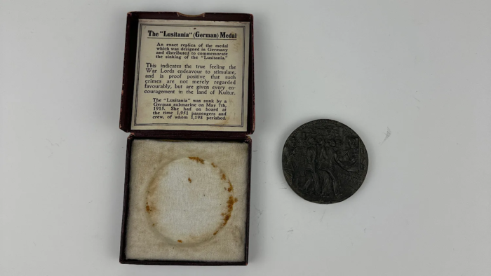 Replica RMS Lusitania Medal - Image 4