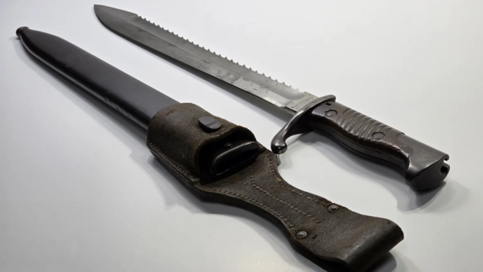 WW1 German 98/05 Bayonet (sawback) - Image 4