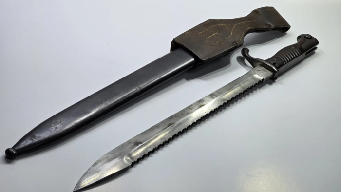 WW1 German 98/05 Bayonet (sawback) - Image 7