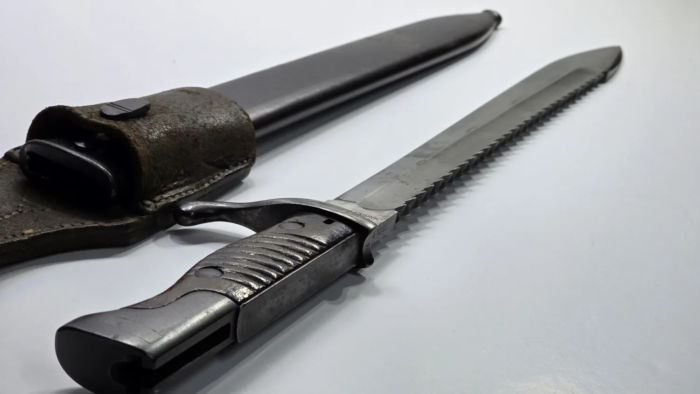 WW1 German 98/05 Bayonet (sawback) - Image 10