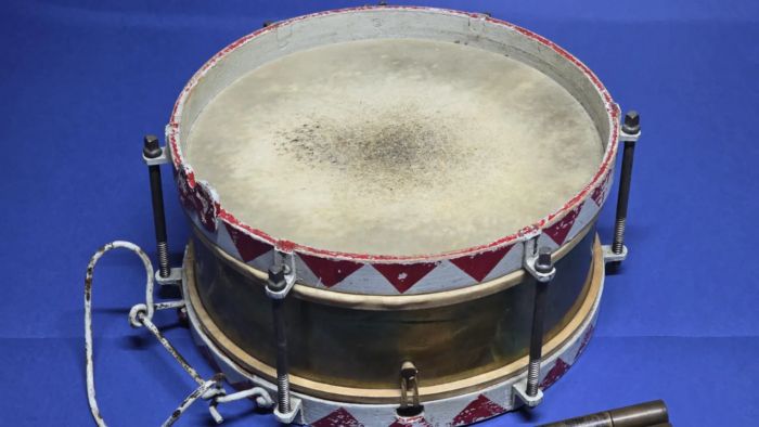 Third Reich Hitler Youth "HJ" Drum & Drumsticks - Image 4