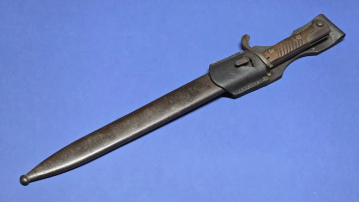 WW1 German Early 98/05 Sawback Bayonet (early cross-guard) - Image 2