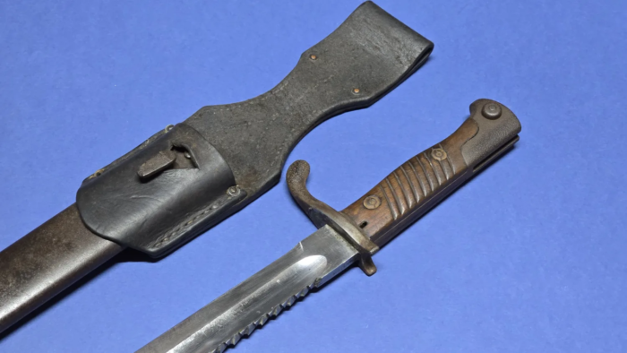 WW1 German Early 98/05 Sawback Bayonet (early cross-guard) - Image 4