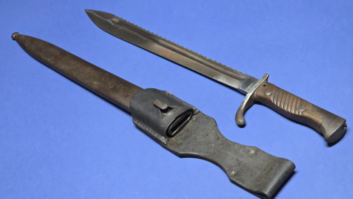 WW1 German Early 98/05 Sawback Bayonet (early cross-guard) - Image 8