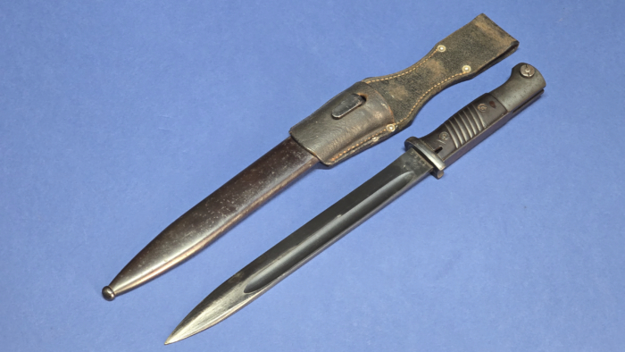 WW2 German K98 Bayonet & Frog (near mint blade)