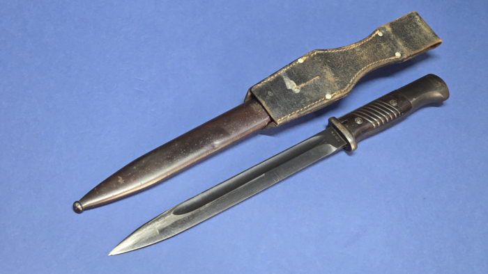 WW2 German K98 Bayonet & Frog (near mint blade) - Image 4