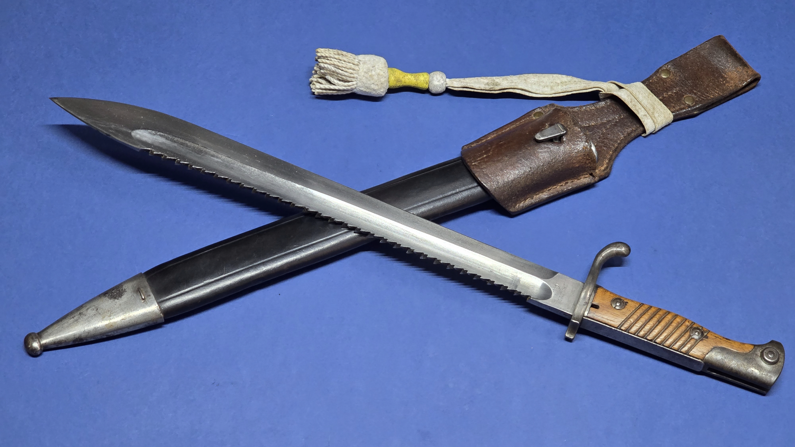 WW1 German 98/05 Sawback Bayonet (excellent condition) - Image 3