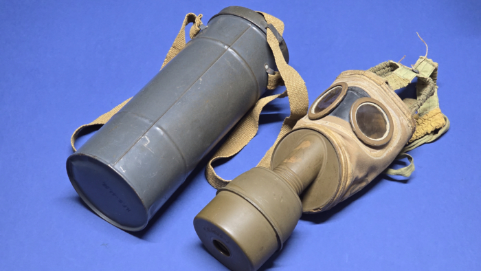 WW2 French ARS 38 Gas Mask Set (TC-38 TO / 1939) - Complete with Original Filter & Carry Canister - Image 2