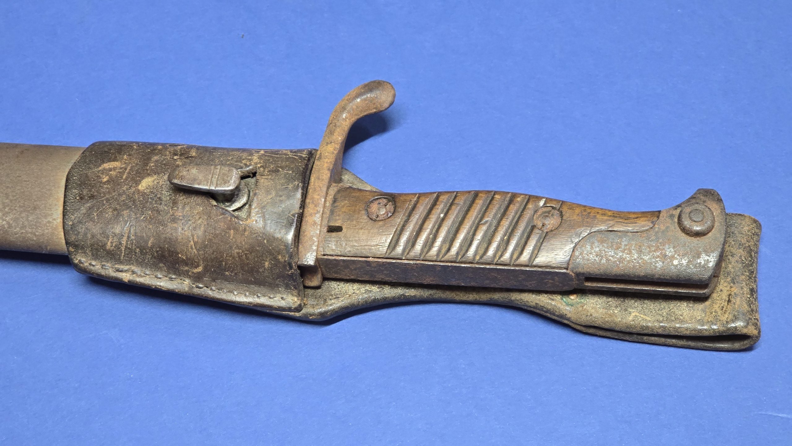 WW1 German 98/05 Sawback Bayonet - Good Blade