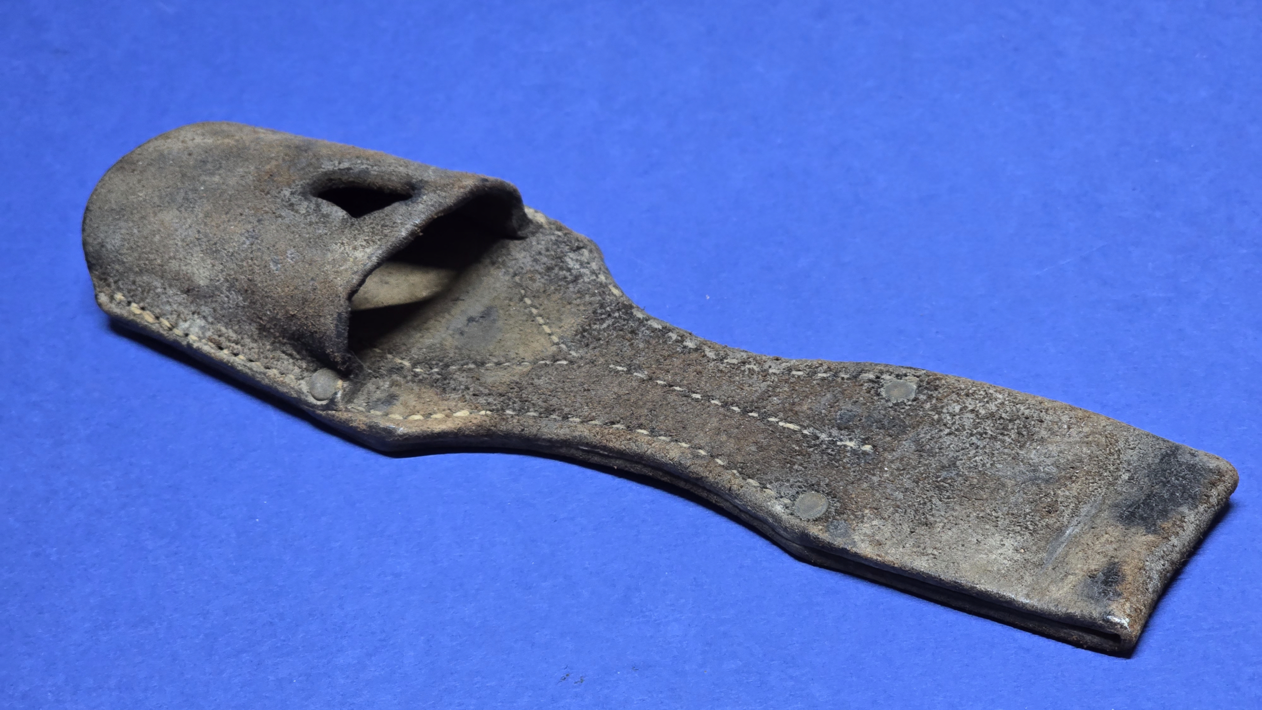 WW1 German 98/05 Bayonet Frog - Stitching & Rivets Intact - Image 6