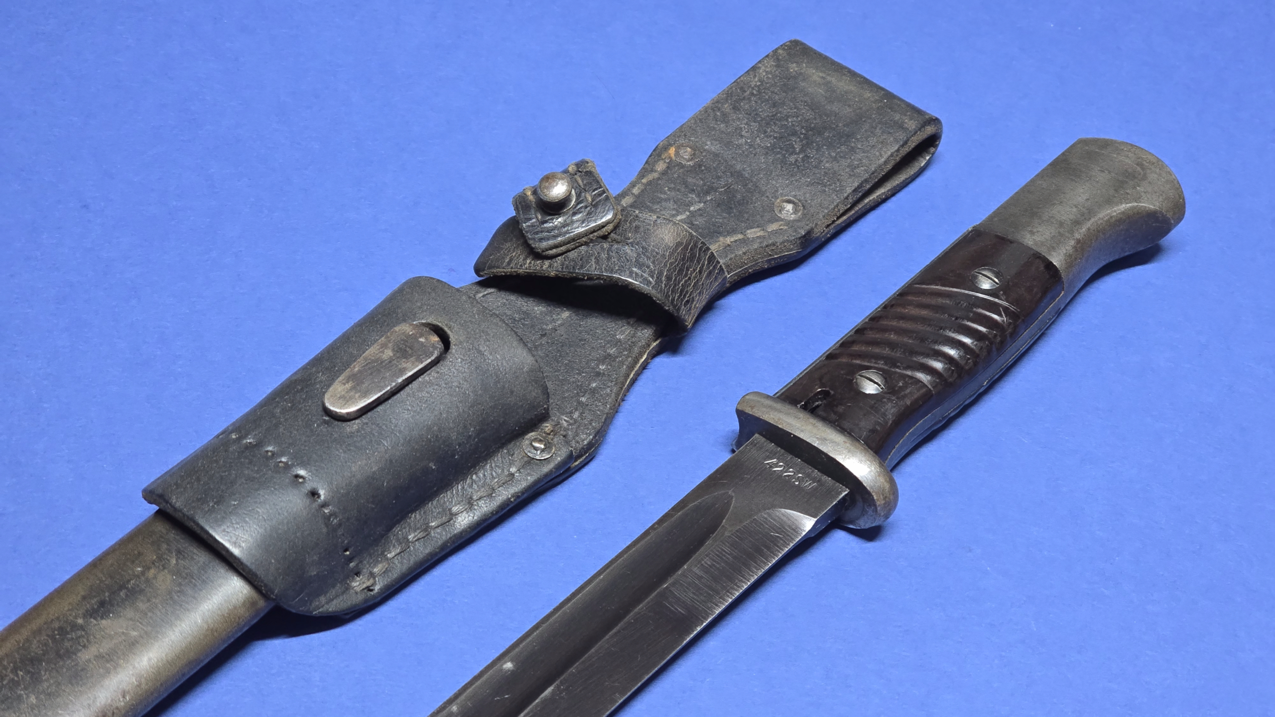 WW2 K98 German bayonet - E&F Horster - 1942 front grip