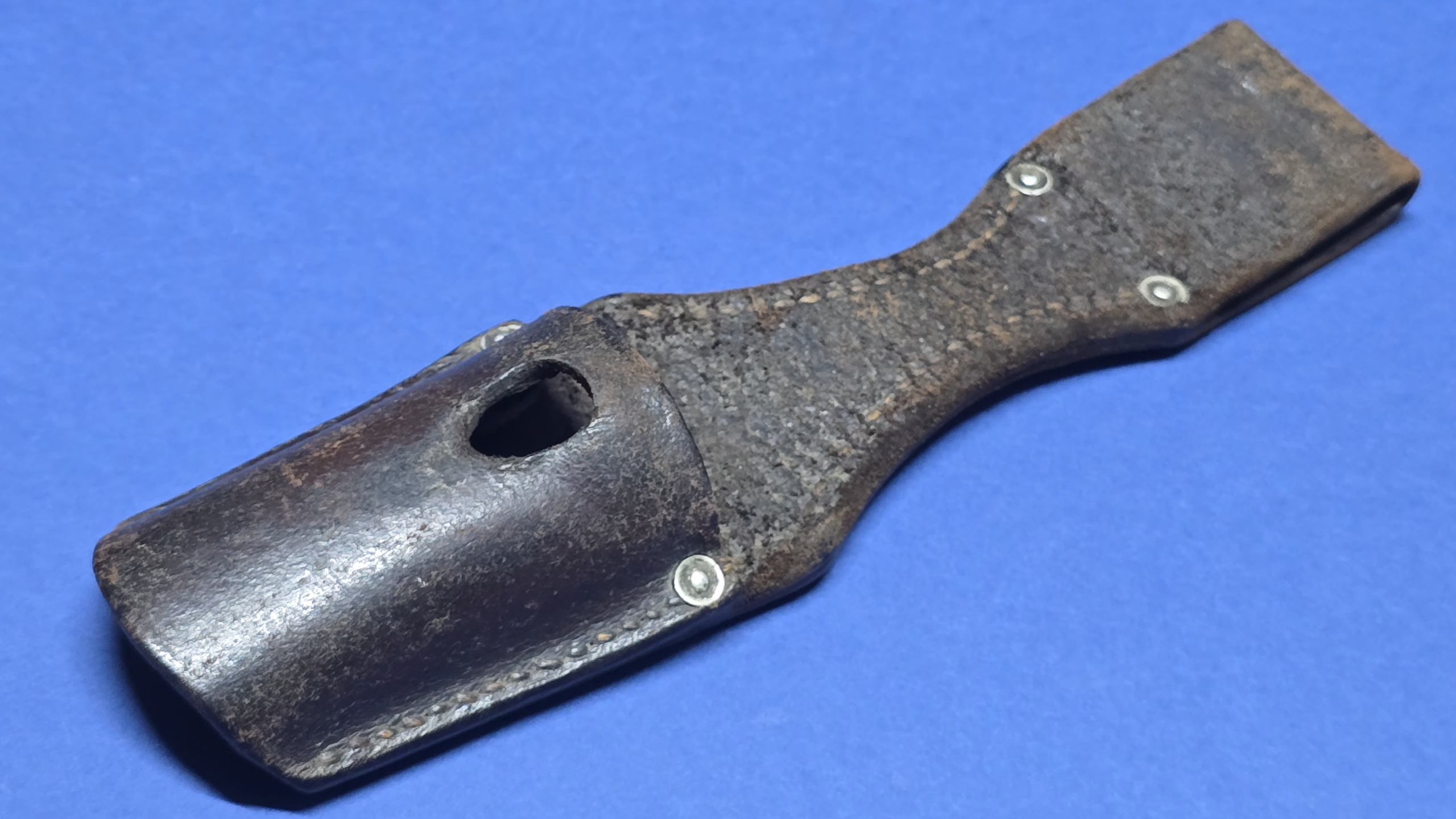 WW2 German K98 bayonet frog - full photo