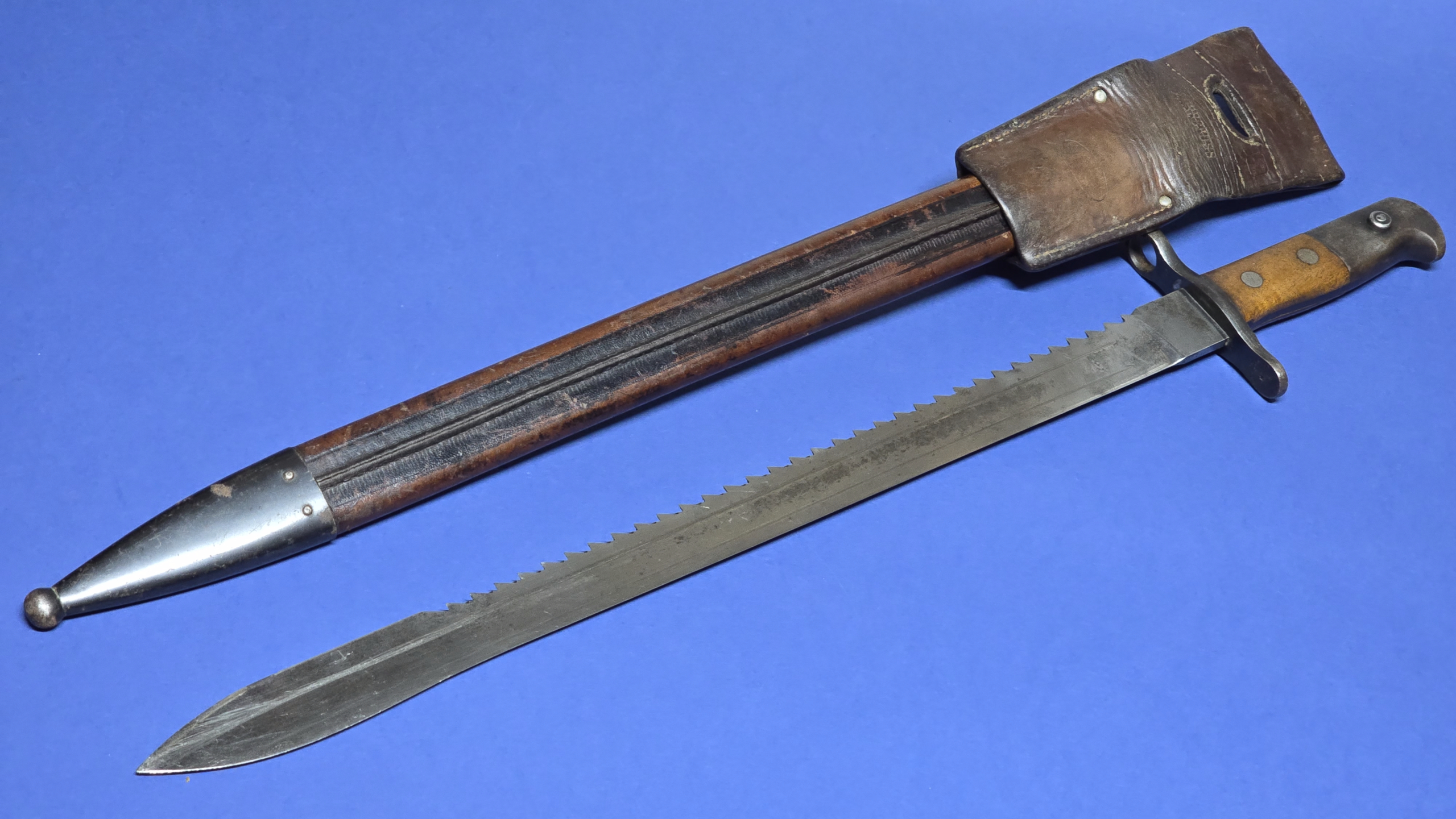 Swiss M1906 (M1914) Sawback Bayonet with Leather Scabbard & Frog - Waffenfabrik Neuhausen - Image 6