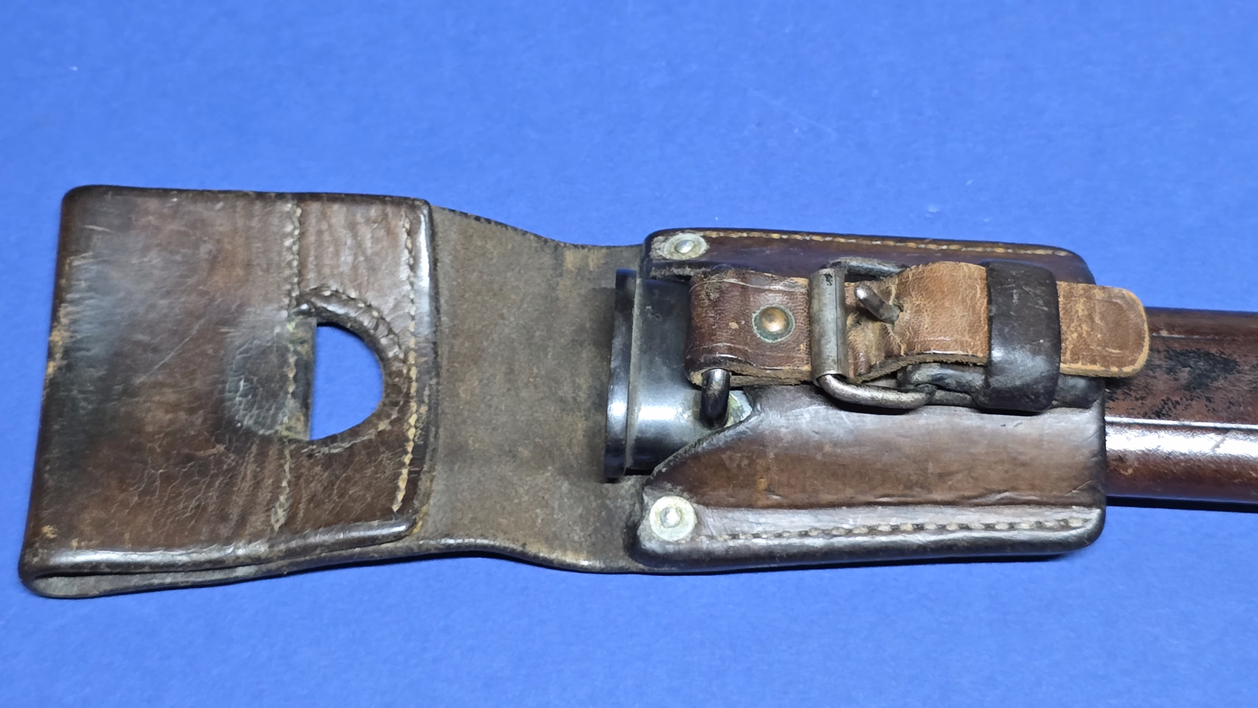 Swiss M1906 (M1914) Sawback Bayonet with Leather Scabbard & Frog - Waffenfabrik Neuhausen - Image 8