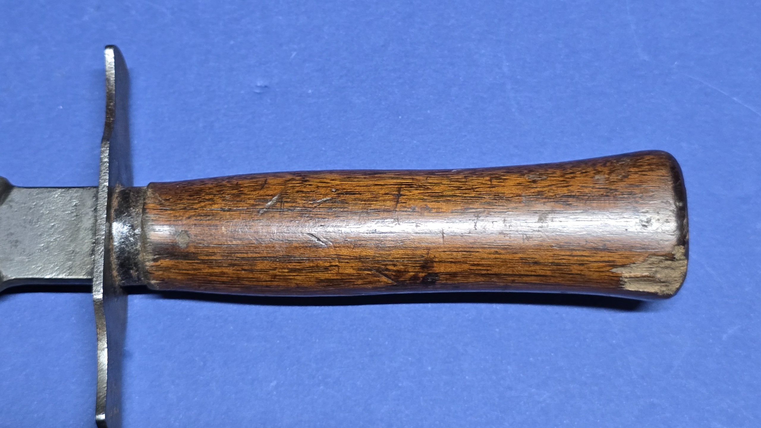 WW1 French Trench Knife - SGCO - 1916 - close up handle