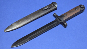 WW2 Italian Carcano 1891/38 Bayonet - full shot