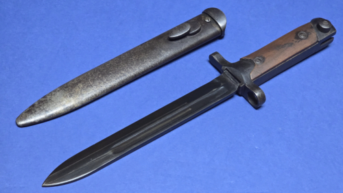 WW2 Italian Carcano 1891/38 Bayonet - full shot