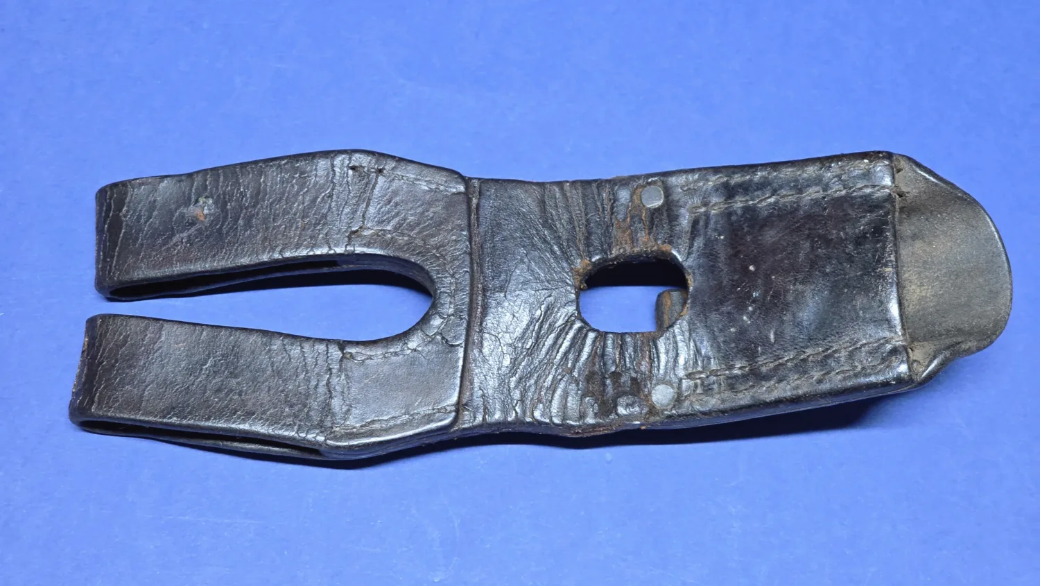 Imperial Japanese Arisaka Bayonet Frog - side shot