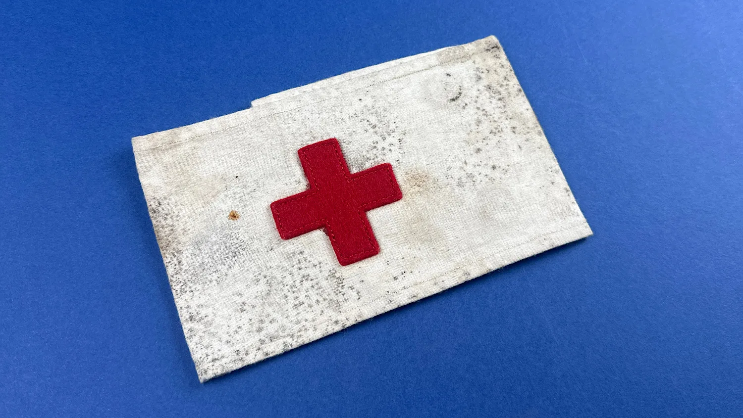 Angled view of WW2 US reversible medical armband showing felt cross side