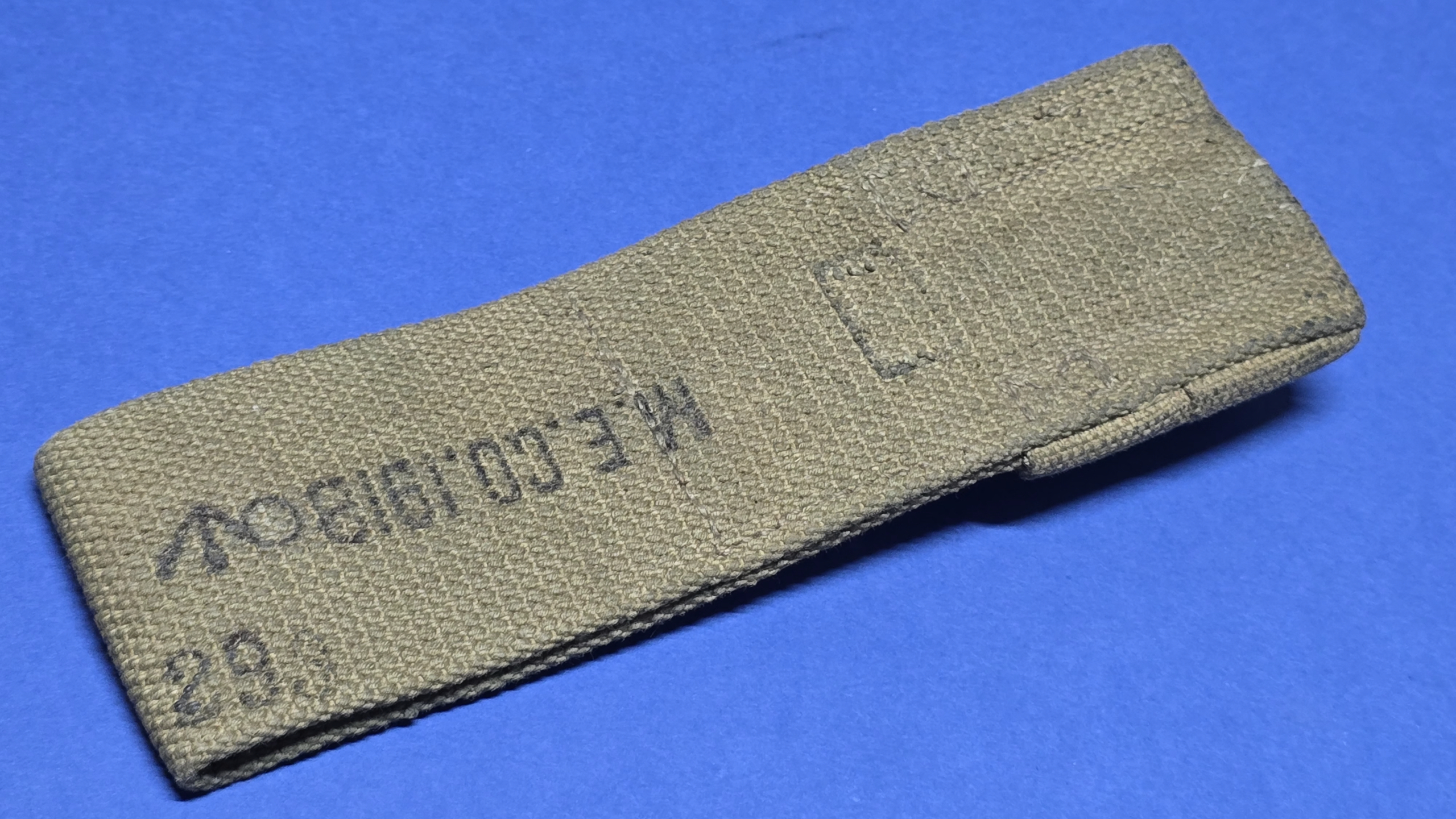 British WW1 Pattern 1907 Bayonet Frog - 1918 Dated - date close up