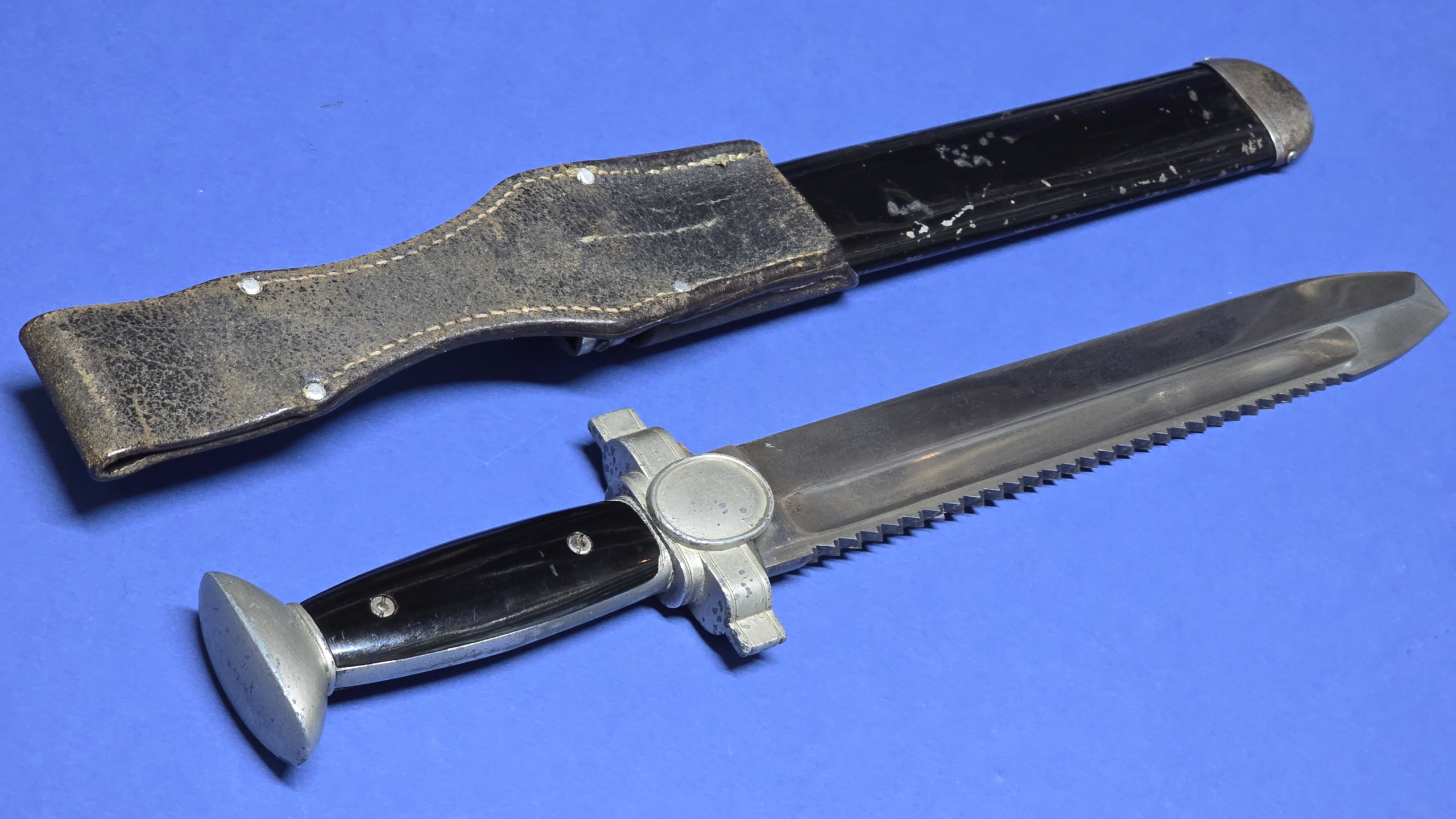 German Red Cross Hewer with Saw Back Blade - rear blade