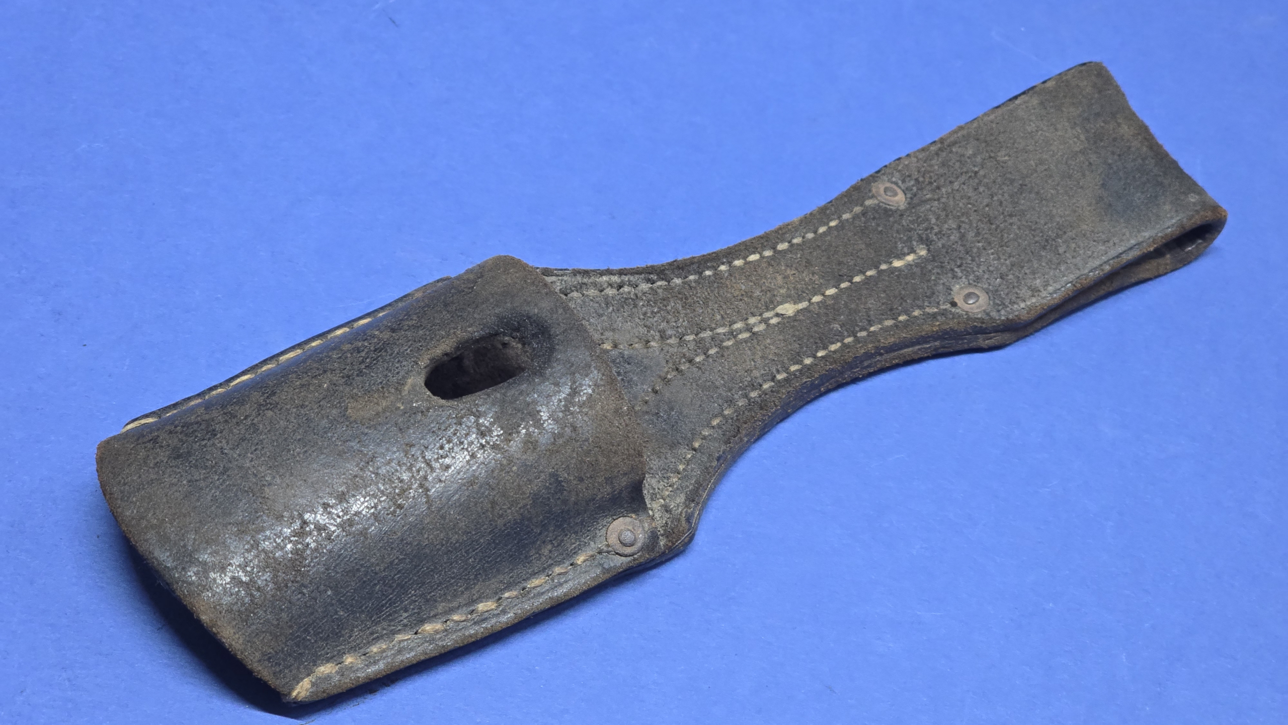 WWI German 98/05 Bayonet Frog - leather