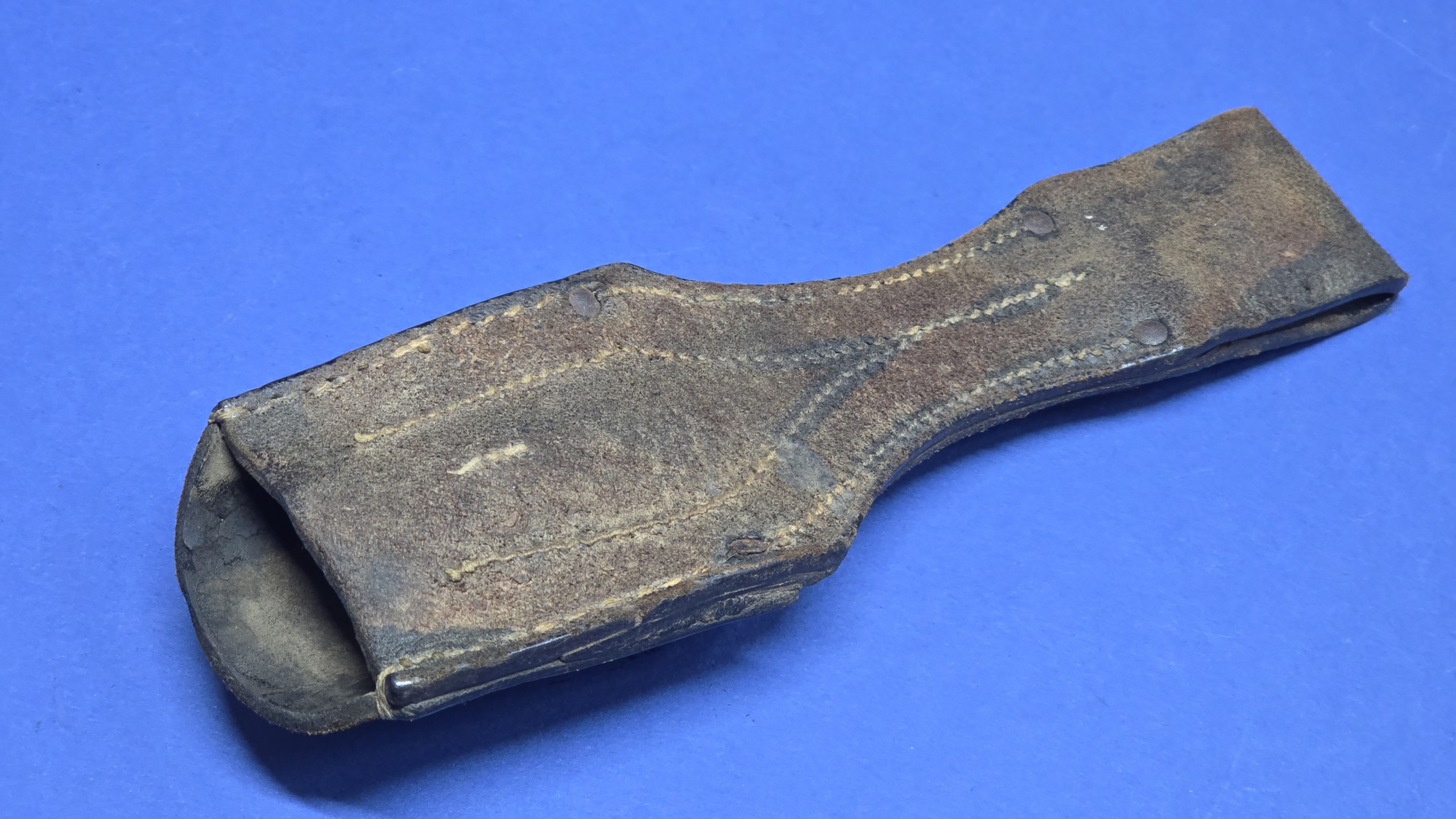 WWI German 98/05 Bayonet Frog - stitching