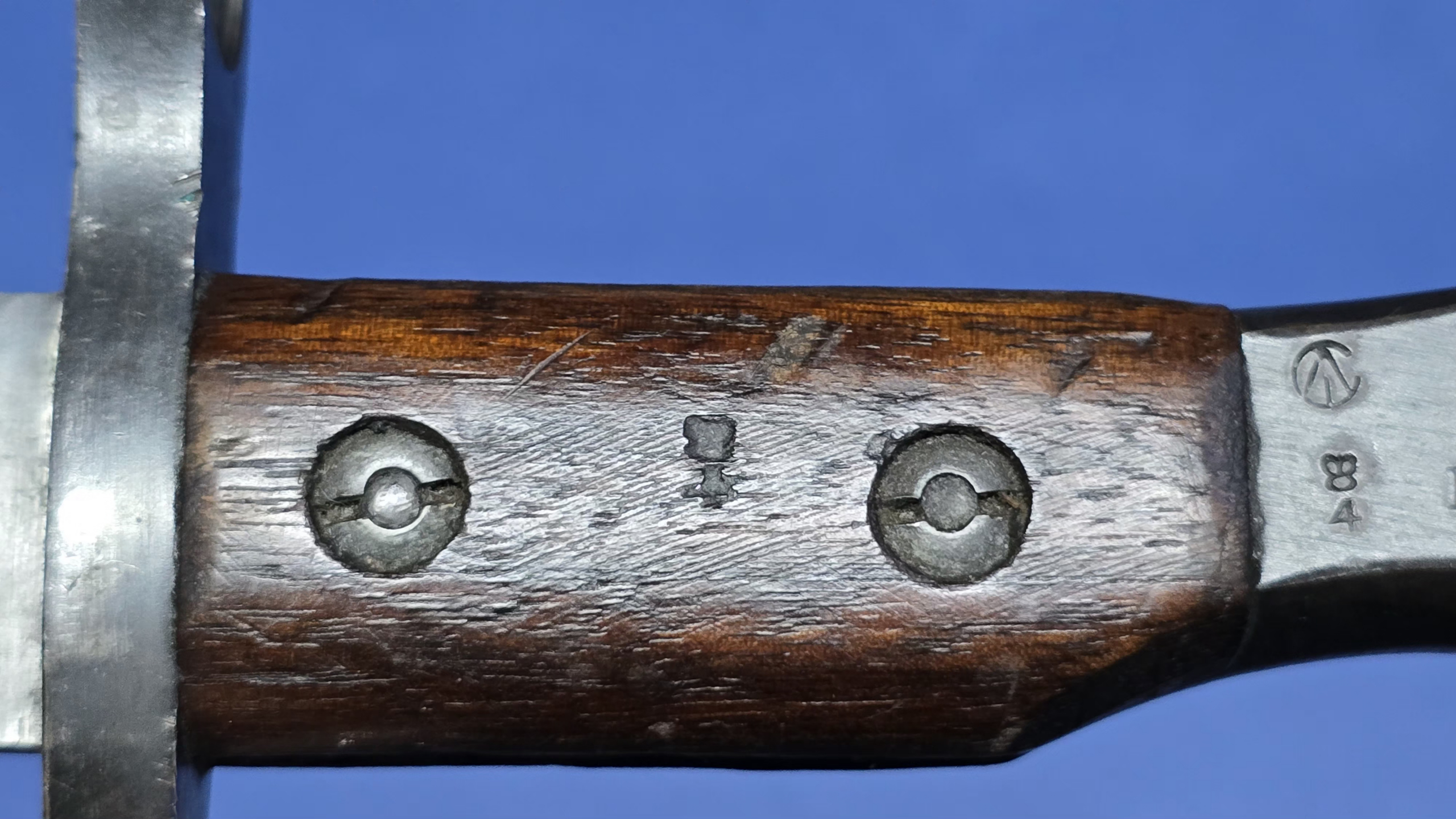 WW1 Canadian Ross MKII Bayonet - Dated 1915 - grips