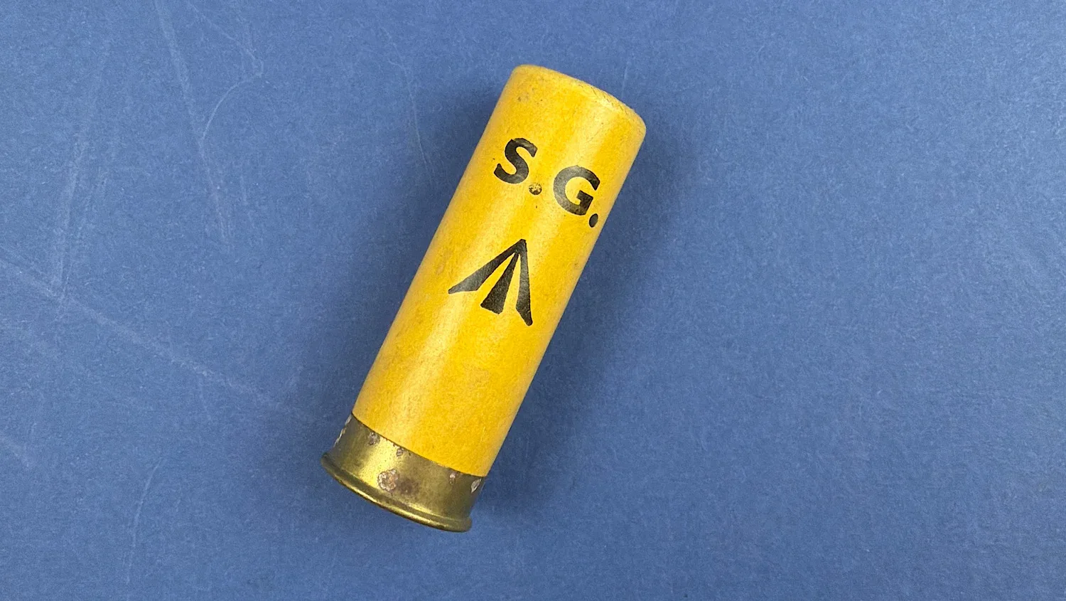 WW2 British Eley Kynoch 12 Bore SG buckshot cartridge with yellow paper case and brass head