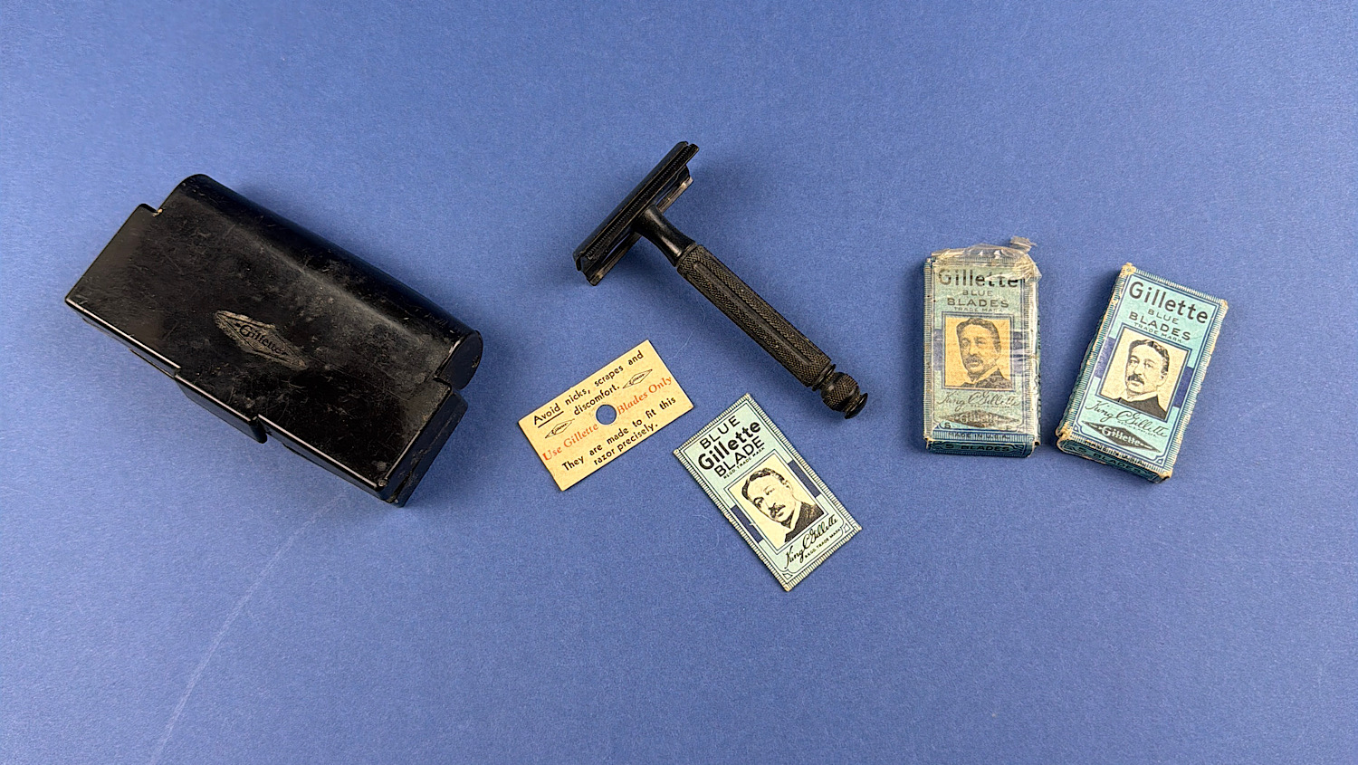 Gillette safety razor travel set with bakelite case razor blade packets and instruction slip laid out