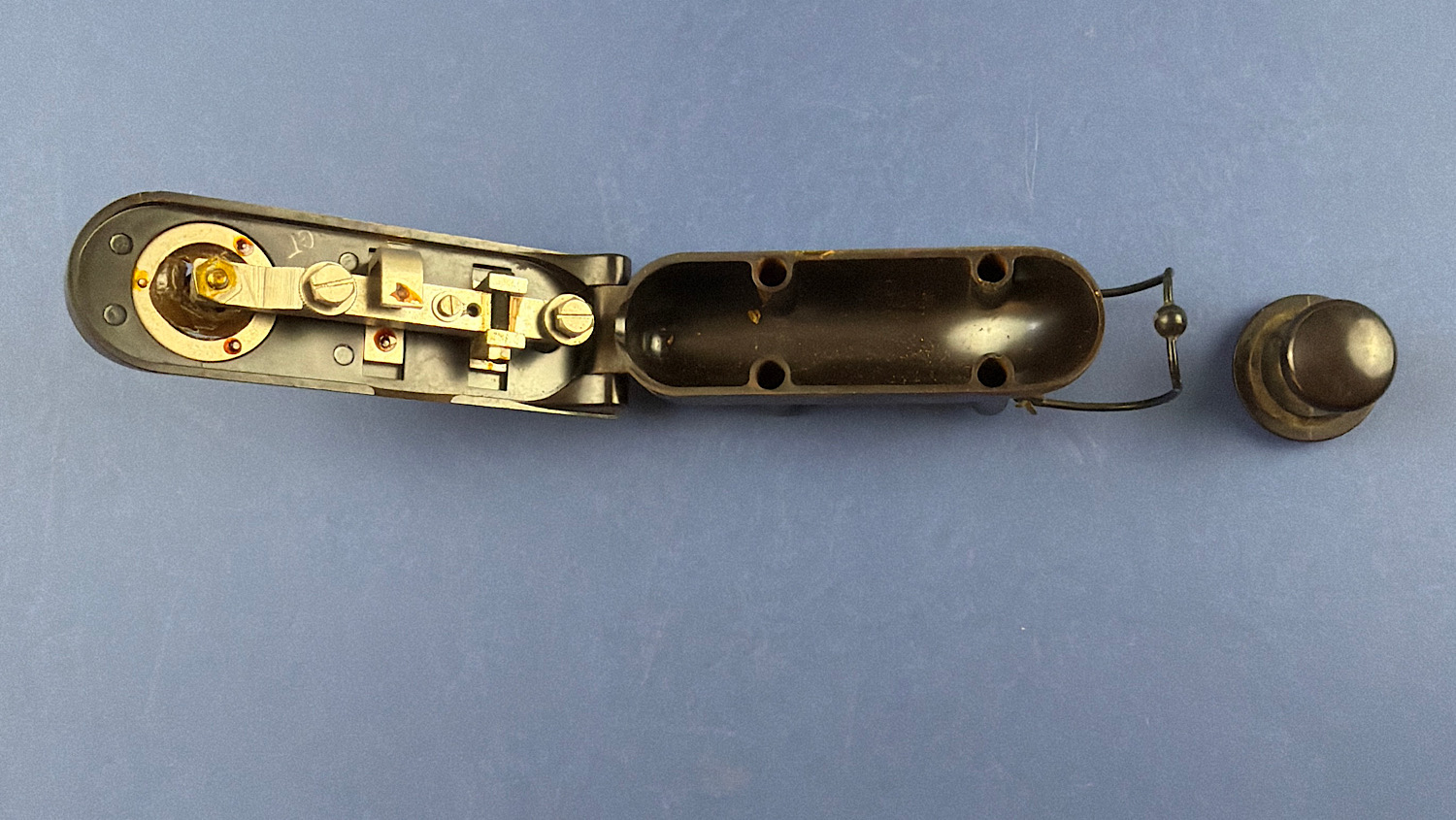 Open view of the WW2 RAF Bathtub Morse key showing the internal contact mechanism and detached main knob